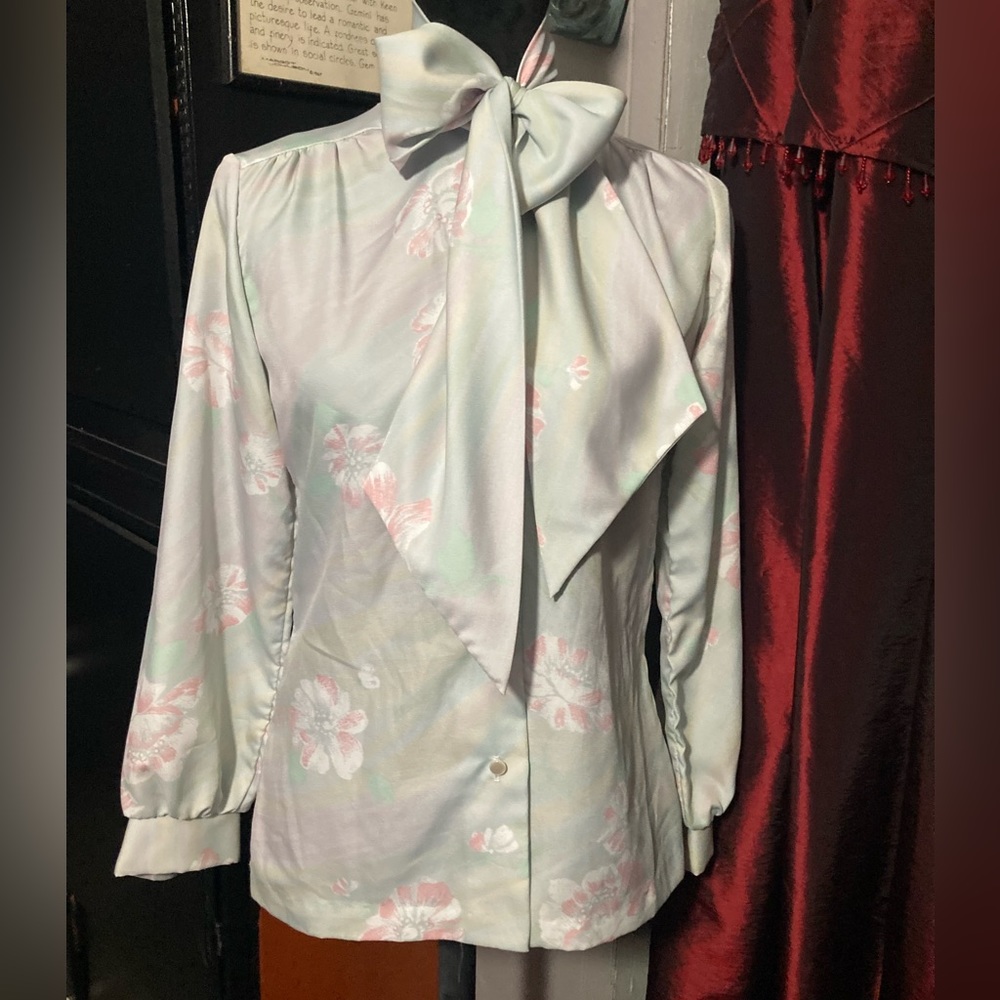 Vintage shirt. So super cute ❤️ terry chicago fits size women’s medium